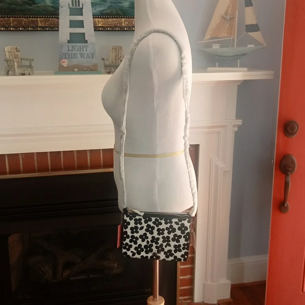 ♠NWT♠ Kate Spade Darcy Small Slim Black and White Floral Crossbody Bag - Picture 2 of 15